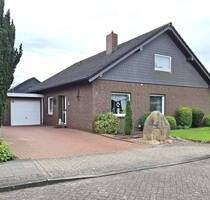 Solide und Beharglich: 4-Zimmer-Bungalow mit Wintergarten in ruhiger Lage - Brake Kirchhammelwarden