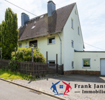 Freistehendes Einfamilienhaus in Horperath - Überdachte Terrasse mit Steingrill, Garten & Balkone
