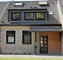Reihenhaus mit drei Wohnebenen, Garten und Garage in ruhiger Lage von Düsseldorf Garath - Düsseldorf Garath