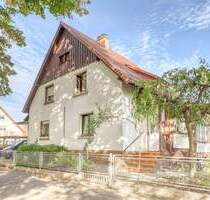 DHH mit schönem Garten in ruhiger zentraler Lage in Bruchsal. Unterkellert & ausbaufähig!