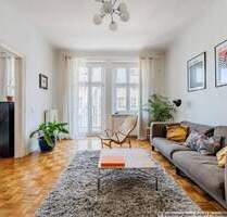 Attraktive 4-Zimmer Altbauwohnung mit Balkon und Aufzug - Berlin Neukölln