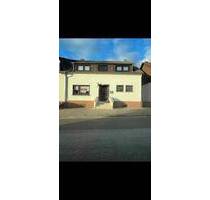 Einseitig angebautes 1 Familienhaus mit Garage und Garten in 66839 Schmelz