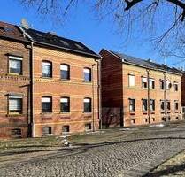 Idyllisches Familiennest: Doppelhaushälfte in Raguhn mit weitläufigem Garten und romantischem Teich - Jeßnitz-Raguhn/ Raguhn