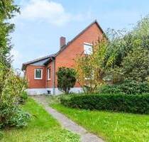 Tür auf, Herz rein! - Verwunschenes Zweifamilienhaus in Felm