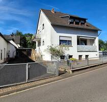 Interessantes Einfamilienhaus mit Hofeinfahrt und pflegeleichtem Grundstück in Ortslage von Bausendorf für Handwerker besonders geeignet