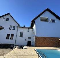 Die Familie unter einem Dach - zwei Häuser mit Swimmingpool auf einem Grundstück - Berka vor dem Hainich