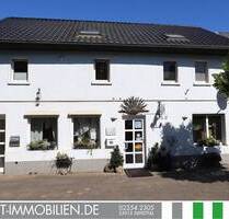 Flexibel und außergewöhnlich: Wohn- und Geschäftshaus mit zusätzlichem Wohn- und Wirtschaftsgebäude - Swisttal / Ollheim