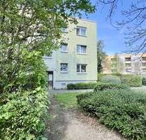 SCHWANHEIM: SCHÖNE 3 ZIMMER WOHNUNG MIT LOGGIA IM HOCHPARTERRE - Frankfurt am Main