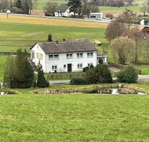 Einfamilienhaus mit Einliegerwohnung (auch als Einfamilienhaus nutzbar) in landschaftlich reizvoller Alleinlage am Fuße des Wiehengebirges - Bad Essen Linne