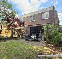 Familienreihenendhaus mit 4 Zimmern, mit Vollkeller, Garage auf Eigenland - Lübeck
