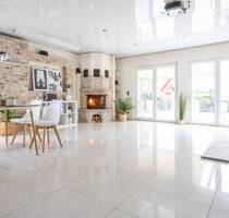 Freistehendes, neuwertiges EFH mit großer Garage, zwei Terrassen und Garten in Allmersbach - Allmersbach im Tal