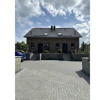 Sierksdorf - Hochwertig ausgestattete Neubau Doppelhaushälfte mit schönem Garten und Ostseeblick