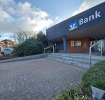 Gut durchdachtes, ehemaliges Bankgebäude mit 10 Stellplätzen im Ortsteil Innien - Aukrug