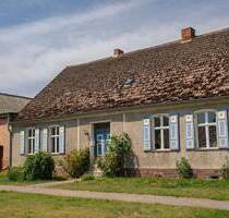 Denkmalgeschützter Vierseitenhof mit kernsaniertem Wohnhaus in idyllischem Dorf im Buckautal