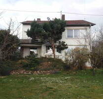 Zwei sonnige 4-Zimmerwohnungen in 2-Familienhaus mit großem Gartengrundstück, jeweils - Wiesbaden-Medenbach