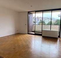 Renovierte 2 Zimmer Wohnung mit Balkon in D-Eller Zentrum - Düsseldorf Stadtmitte