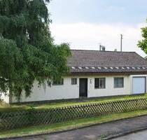 Wohnen auf einer Ebene . Bungalow mit Weitblick und großem Garten - Hayingen