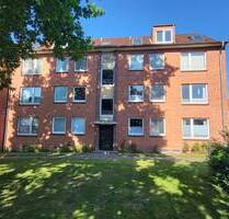 Gepflegtes MFH (11 Wohnungen + 3 Garagen) auf Erbbaugrundstück in Lübeck-St. Jürgen (Nähe Uni)