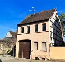 Sanierungsbedürftiges Mehrfamilienhaus in der Altstadt von SchönebeckElbe bei Magdeburg - Schönebeck (Elbe)
