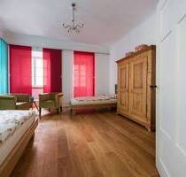 1 WG-Zimmer in einer über 100m² großen 4**** Ferienwohnung im Konstanzer Zentrum (kompl. Möbliert)