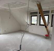 Erstbezug nach Kernsanierung: 4ZKB Dachgeschosswohnung mit gehobener Innenausstattung und Stellplatz - Norath