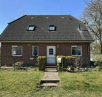 Gepflegtes Einfamilienhaus mit Nebengelass in idyllischer, ruhiger Dorflage umgeben von Grün - Möllenhagen / Groß Varchow