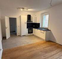 Sanierte 3-Zi.-Whg. mit Einbauküche und Terrasse - Neustadt an der Aisch