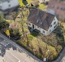 Preisreduktion und provisionsfrei: freistehendes EFH, großem Garten oder auch Platz für ein 2. Haus - Leinfelden-Echterdingen