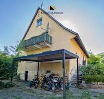Privates Idyll auf 1.600?m² - Mehrfamilienhaus mit Garagen, Stellplätzen & viel Potenzial - Stuttgart