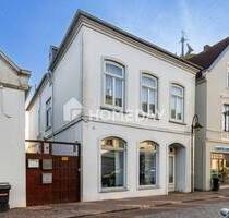 Schmuckstück mit Altbau-Charm mit praktischer Einliegerwohnung & Carports in zentraler Lage | Brake - Brake (Unterweser)