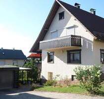 Teilsaniertes Einfamilienhaus freut sich auf frische Ideen - Loffenau