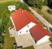 Traumhaftes, neuwertiges Landhaus mit A+ Energielevel in Massivbauweise und Alleinlage am Wald. - Dentlein am Forst