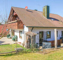 Klassisches Einfamilienhaus mit Einliegerwohnung, Doppelgarage und großem Garten in Altertheim
