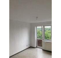 Renovierungsbedürftige, günstige 1- Zimmer Wohnung - Neubrandenburg Monckeshof