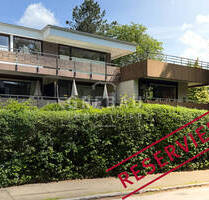 Zu Fuß zum Markt: Sanierungsbedürftige 3-Zi.-EG-Wohnung mit Terrasse u. Stellplatz im Zentrum - Hamburg Blankenese