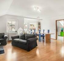 Sonnenbalkon, Raumgefühl, Ruhe - diese DG-Wohnung hat das gewisse Extra - Königsbach-Stein