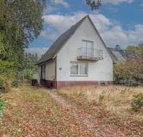 In toller Lage von Halstenbek: Baugrundstück mit Altbestand in Feldrandlage für EFH oder Doppelhaus!