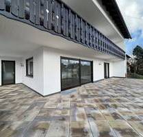 Großzügige EG-Wohnung mit großer Terrasse, Garten und Garage - Ried