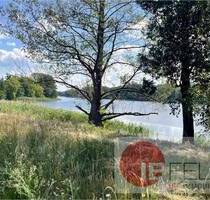Nahe Berlin - Exklusives Wassergrundstück mit Baugenehmigung und eigenem Ufer am Bauernsee - Grünheide (Mark) / Kagel