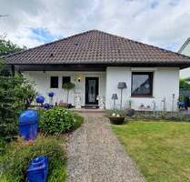 ZUHAUSE sein auf EINER EBENE - Zentrale LAGE Bungalow + Wintergarten + Garage - Varel