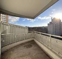 Zentrale Lage, einmalige Architektur und weitreichender Ausblick! - Stuttgart Rot