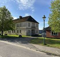 Eindrucksvolles, historisches Gebäude mit viel Potenzial in Müritznähe - Priborn