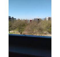 Attraktive 3-Zimmer-Wohnung mit Balkon, Einbauküche und viel Licht in zentraler Lage - Frankfurt am Main Nieder-Eschbach