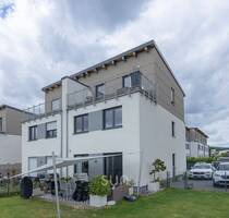 **Wohnen mit Garten und Feldblick** neuwertige Doppelhaushälfte mit EBK und 2 Stellplätze - Rosbach vor der Höhe Ober-Rosbach