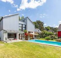 Architektenhaus: Doppelhaushälfte mit Pool nahe des Heiligensees - Berlin