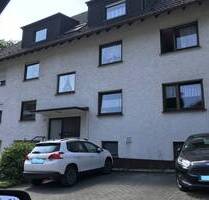 Schöne renovierte 3 Zimmer Wohnung im DG in ruhiger, schöner, grüner Lage mit Balkon und Sellplatz - Altena / Altroggenrahmede
