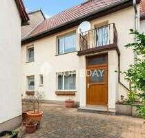 Gepflegte DHH mit Garage, Innenhof, Balkon und Ausbaupotenzial in ruhiger Lage - Zörbig