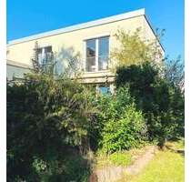 TOP ! Große Wohnung - ein Haus am Haus - mit EGOGKG in Fürth-Dambach - 2019 aufwändig teilsaniert !