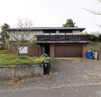 Winkelbungalow auf sonnigem Grundstück mit viel Potenzial zur individuellen Renovierung - Bockenheim an der Weinstraße