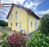 Moderner Wohntraum - Einfamilienhaus auf schönem Grund mit Terrasse, Garten und Doppelgarage - Burgwindheim